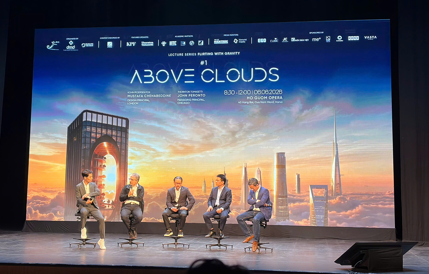 FLIRTING WITH GRAVITY #1 – ABOVE CLOUDS: Đối thoại quốc tế về kiến trúc siêu cao tầng và tương lai đô thị theo chiều cao缩略图